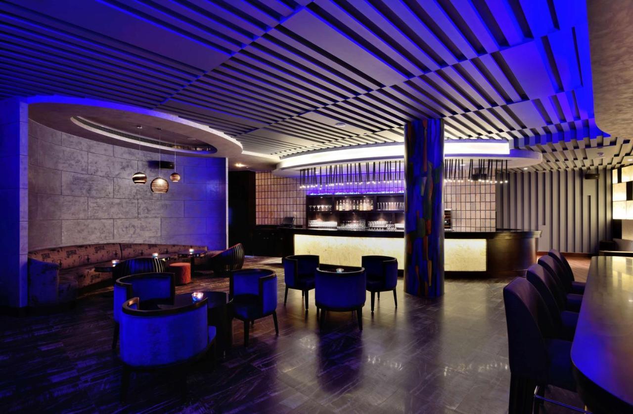 Radisson Blu Plaza Resort & Convention Centre Karjat Exterior foto The bar at the 101 bar