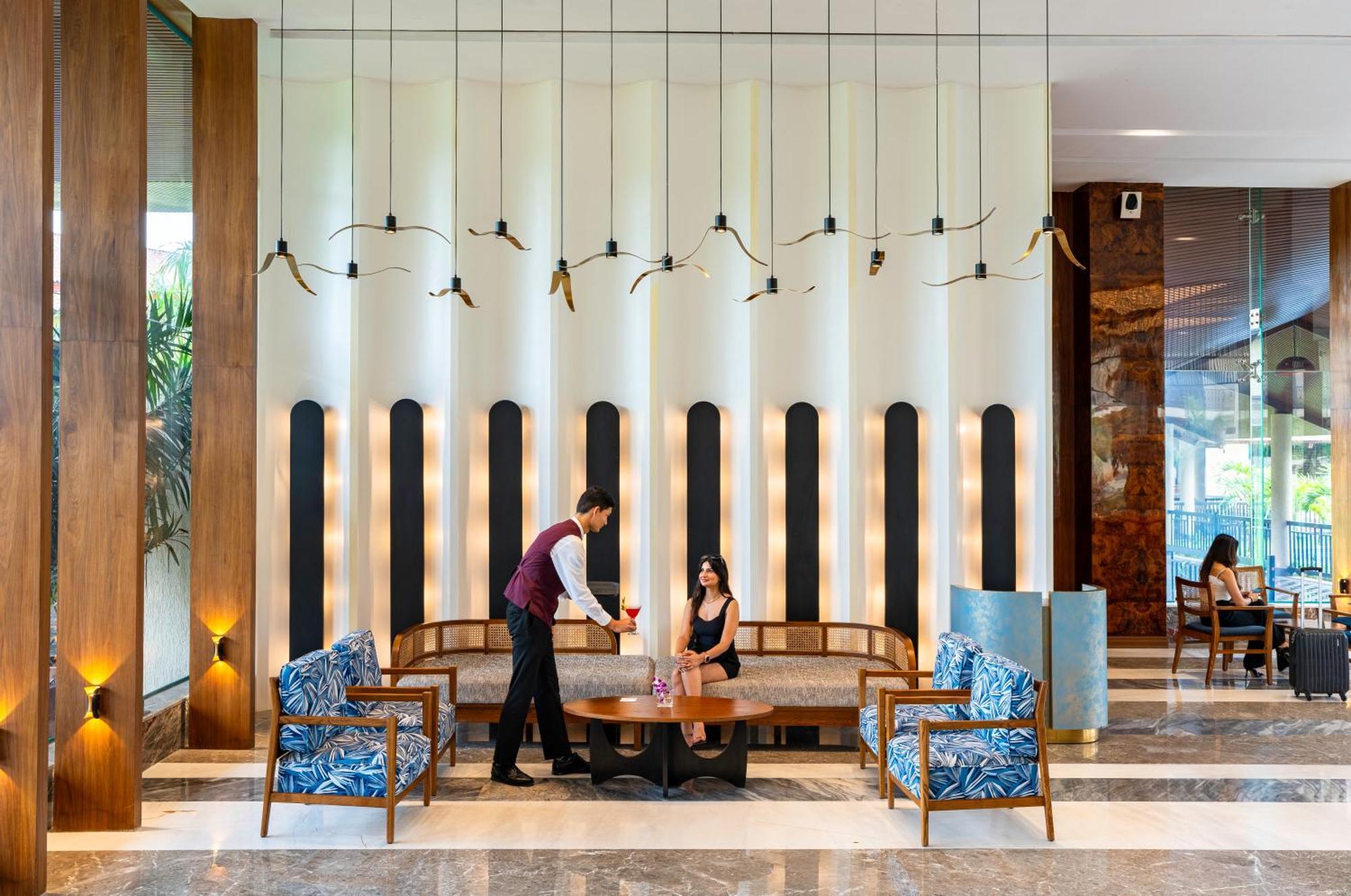 Radisson Blu Plaza Resort & Convention Centre Karjat Exterior foto Lobby