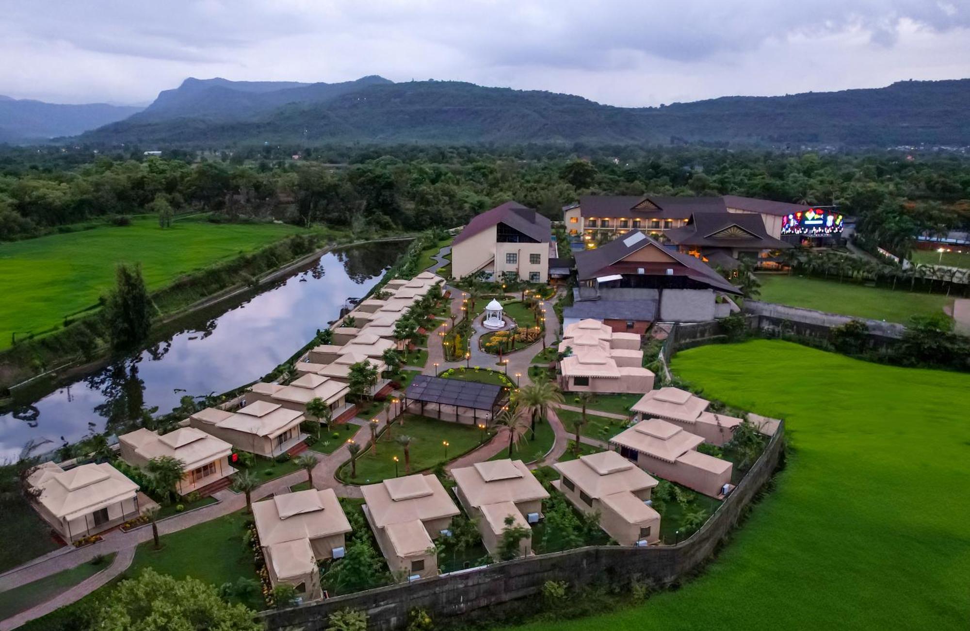 Radisson Blu Plaza Resort & Convention Centre Karjat Exterior foto